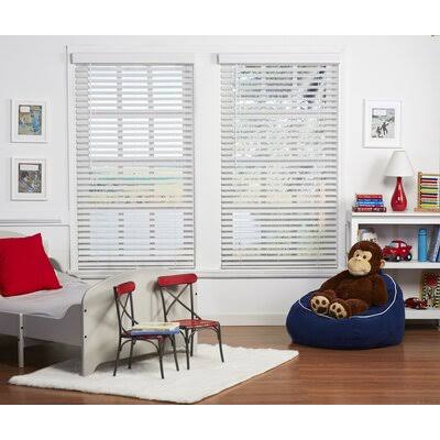 White Horizontal Blind Y34880